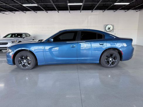 Used 2022 Dodge Charger SXT RWD image 3