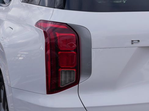 Used 2021 Hyundai Palisade Limited image 17