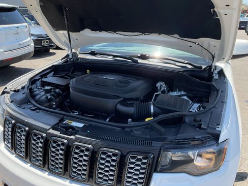 Used 2019 Jeep Grand Cherokee Altitude AWD/4WD image 23