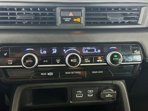 Used 2025 Honda Pilot EX-L image 22