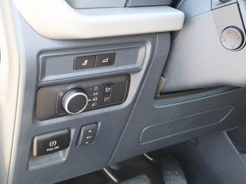 Used 2023 Ford Expedition Max XLT image 12