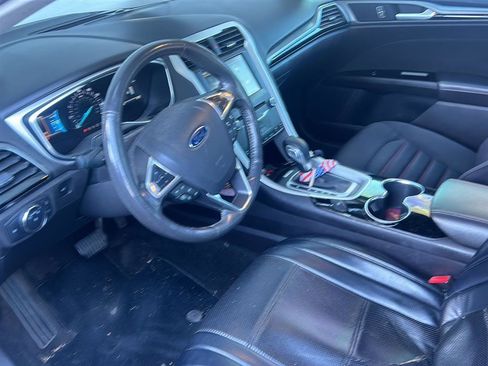 Used 2015 Ford Fusion SE image 4