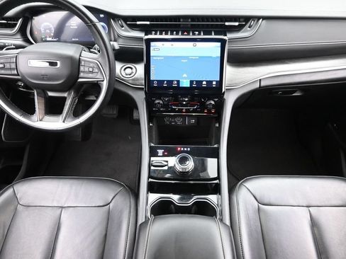 Used 2022 Jeep Grand Cherokee L Limited AWD/4WD image 16