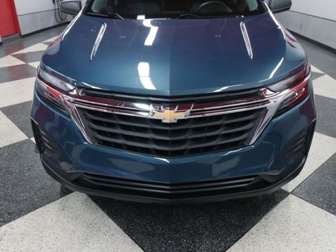 Used 2024 Chevrolet Equinox LS w/ LS Convenience Package FWD image 4