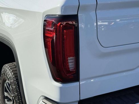 Used 2022 GMC Sierra 1500 AT4 w/ AT4 Premium Package image 9