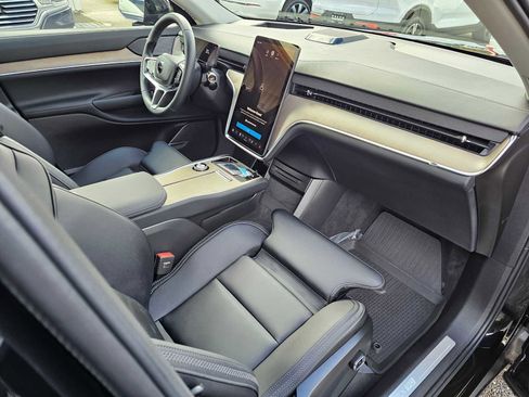 Used 2025 Volvo EX90 Ultra image 11