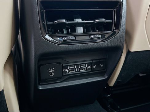 Certified 2025 Jeep Grand Cherokee Limited w/ Luxury Tech Group II AWD/4WD image 38