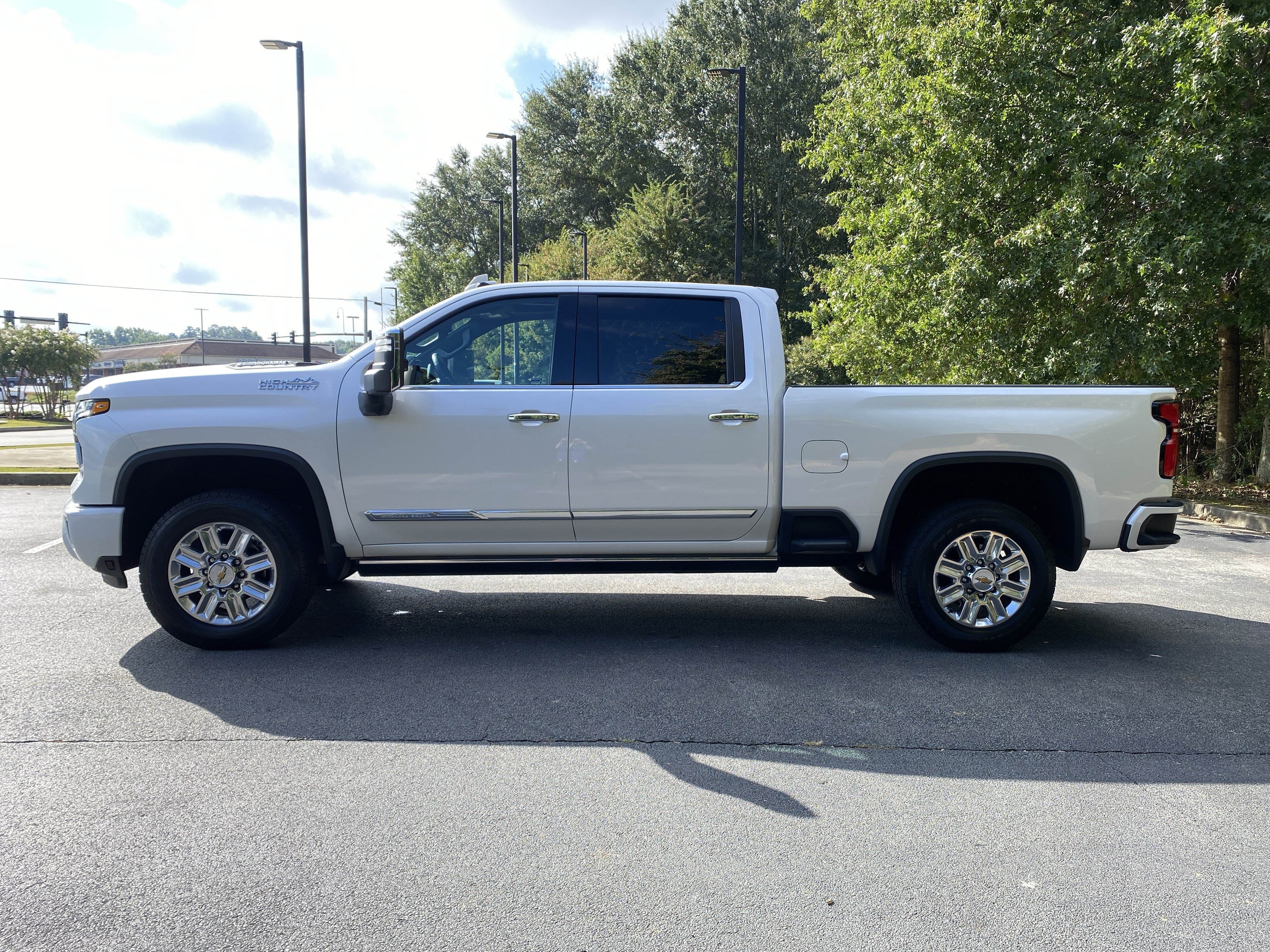 Used 2024 Chevrolet Silverado 2500 High Country w/ High Country Premium Package AWD/4WD image 6