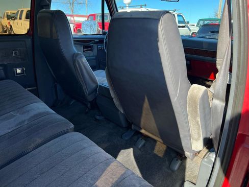 Used 1988 Chevrolet Suburban 2500 image 16