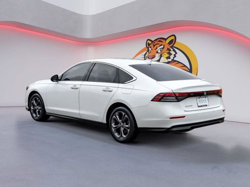 Used 2023 Honda Accord EX image 7