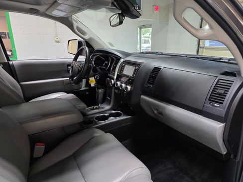 Used 2018 Toyota Sequoia Limited w/ Safety & Convenience Package AWD/4WD image 30