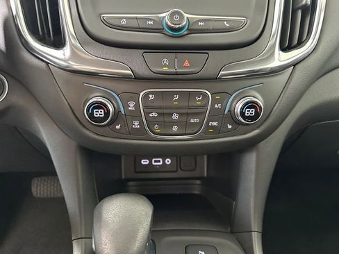 Used 2024 Chevrolet Equinox LT FWD image 23