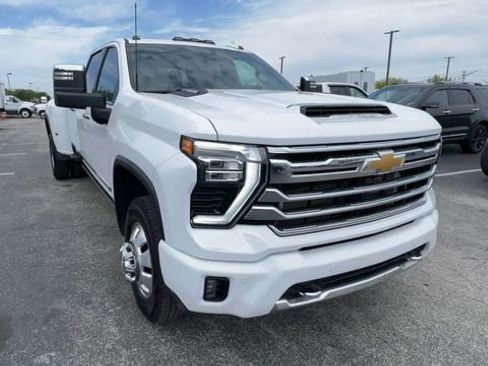 Used 2025 Chevrolet Silverado 3500 High Country w/ High Country Premium Package AWD/4WD image 4