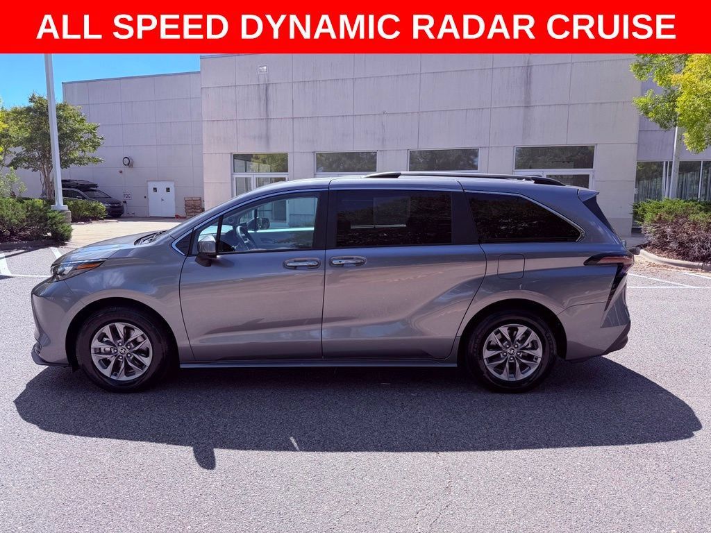 Used 2026 Toyota Sienna XLE FWD image 4
