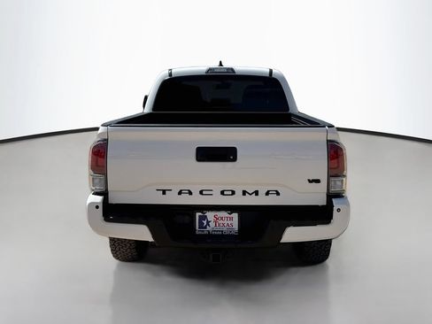 Used 2020 Toyota Tacoma TRD Off-Road w/ Technology Package AWD/4WD image 6