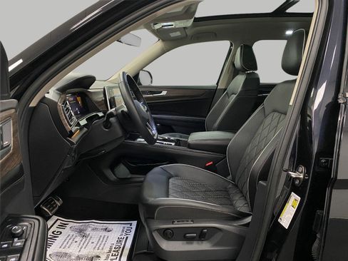 Certified 2025 Volkswagen Atlas SEL Premium R-Line AWD/4WD image 32