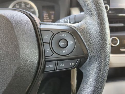 Used 2022 Toyota Corolla LE image 30