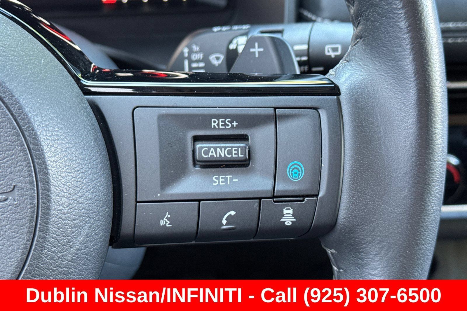 Used 2024 Nissan Rogue SL AWD/4WD image 39