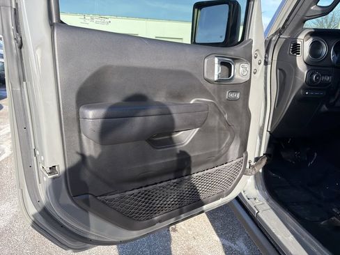 Used 2022 Jeep Wrangler Unlimited Rubicon 4xe w/ Cold Weather Group AWD/4WD image 11