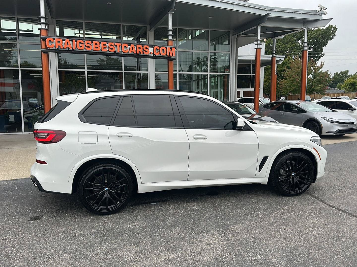Used 2023 BMW X5 xDrive40i w/ M Sport Package AWD/4WD image 2