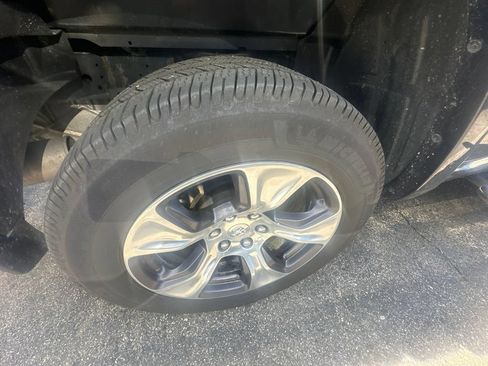 Used 2019 RAM 1500 Laramie w/ Sport Appearance Package AWD/4WD image 12