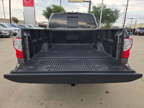 Used 2024 Nissan Titan SV w/ SV Convenience Package RWD image 24