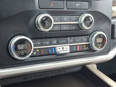 Used 2023 Ford Expedition Max Limited image 14