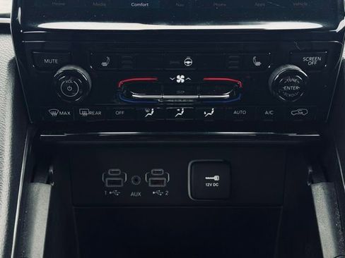 Certified 2024 Jeep Grand Cherokee Limited w/ Black Appearance Package AWD/4WD image 30