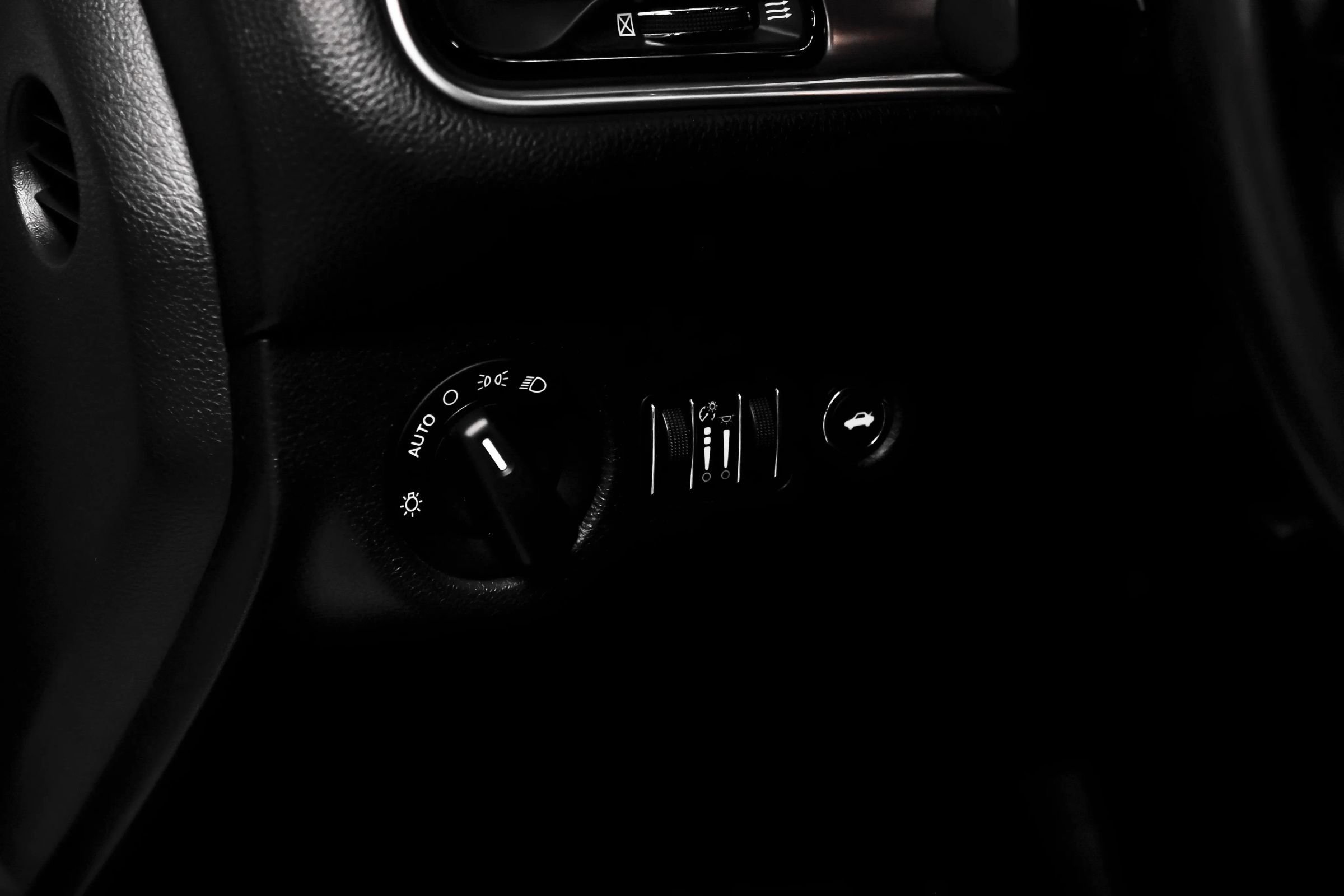 Used 2016 Dodge Challenger SXT RWD image 18