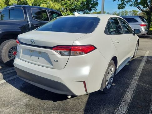 Used 2025 Toyota Corolla LE FWD image 4