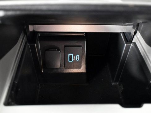 Used 2020 Ford Explorer XLT w/ Equipment Group 202A image 40