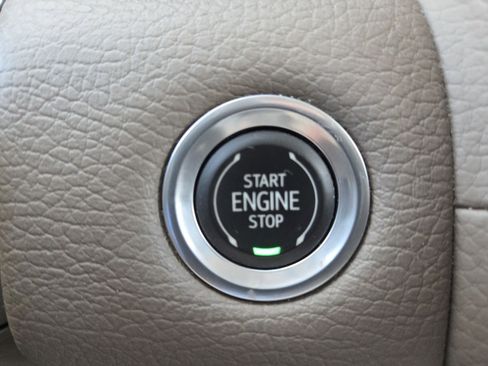 Used 2023 GMC Yukon Denali image 12