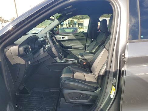 Used 2022 Ford Explorer ST image 18
