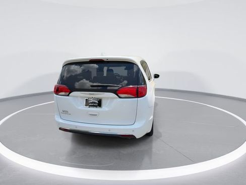 Used 2020 Chrysler Pacifica Touring w/ Advanced Safetytec Group FWD image 7
