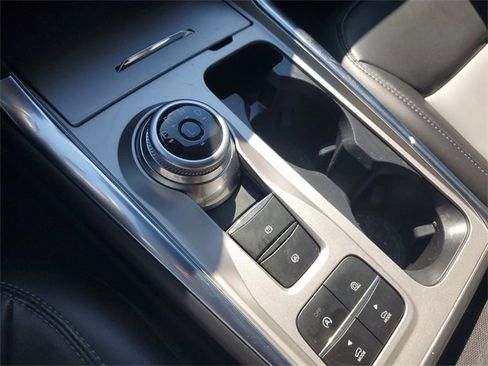 Used 2023 Ford Explorer XLT w/ Equipment Group 202A image 33