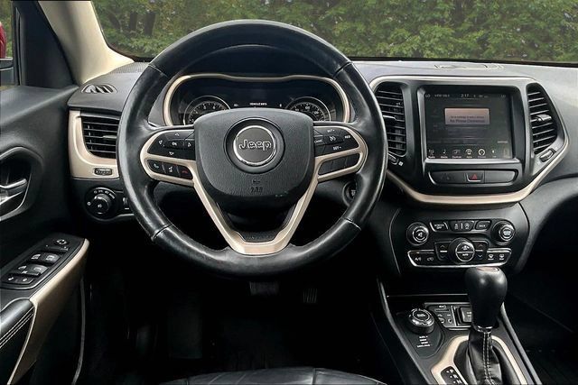 Used 2017 Jeep Cherokee Limited AWD/4WD image 8
