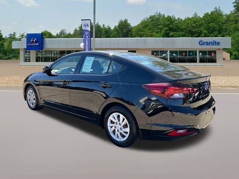 Used 2020 Hyundai Elantra SE w/ Winter Weather Package FWD image 9