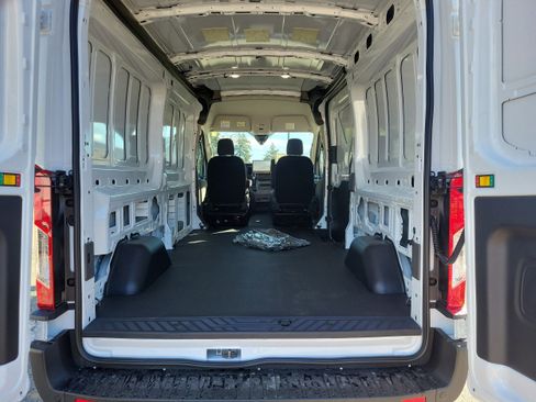 New 2026 Ford Transit 250 148 Medium Roof image 9