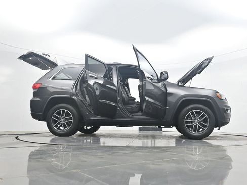 Used 2018 Jeep Grand Cherokee Limited AWD/4WD image 43