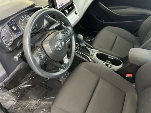 Used 2025 Toyota Corolla LE FWD image 11