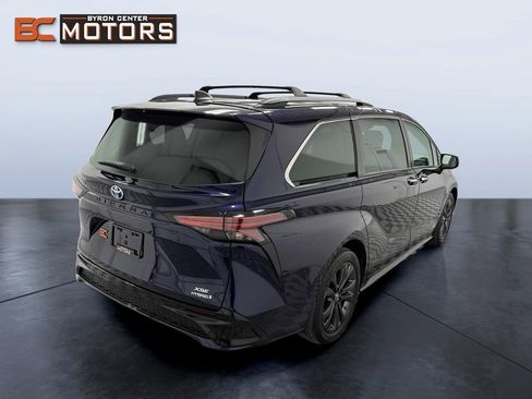 Used 2021 Toyota Sienna XSE image 6