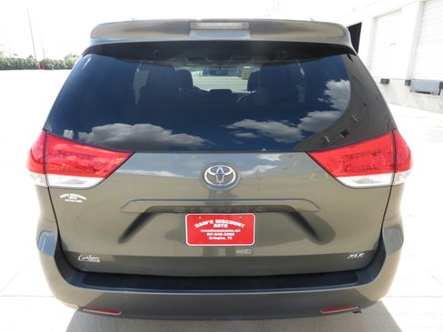 Used 2011 Toyota Sienna XLE FWD image 8