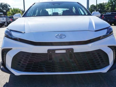 Used 2025 Toyota Camry SE FWD image 9