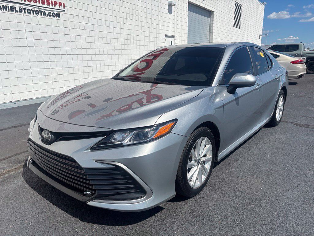 Used 2022 Toyota Camry LE FWD image 1