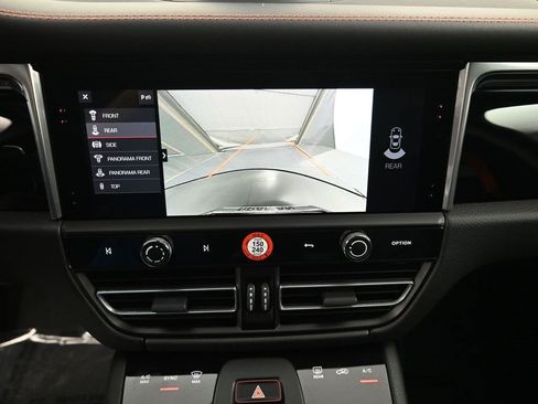 Certified 2025 Porsche Macan image 19