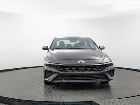 Used 2024 Hyundai Elantra SE FWD image 12