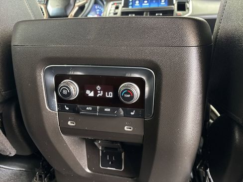 Used 2024 Chevrolet Suburban High Country AWD/4WD image 24