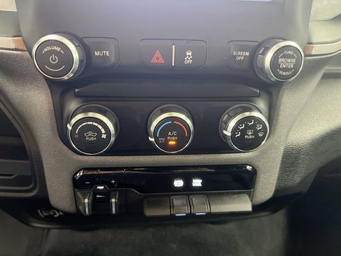 Used 2024 RAM 3500 Tradesman w/ Chrome Appearance Group AWD/4WD image 16