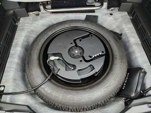 Used 2023 Nissan Rogue SV image 28