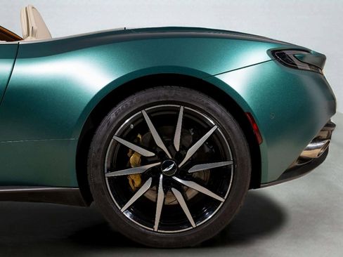 Used 2023 Aston Martin DB11 Volante image 13